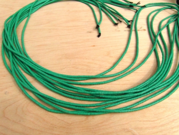 Bakelit Scheiben 3mm grün, Strang ca. 75 cm