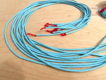 Bakelit Scheiben 3mm helltürkis, Strang ca. 75 cm