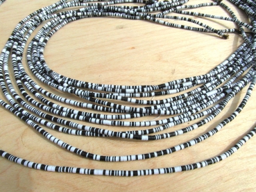 Bakelit Scheiben 3mm schwarz-weiss, Strang ca. 75 cm