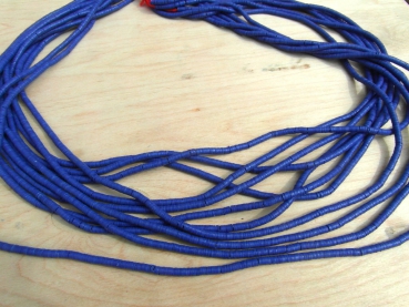 Bakelit Scheiben 4mm marineblau, Strang ca. 80 cm