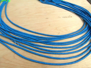 Bakelit Scheiben 4mm mittelblau, Strang ca. 80 cm