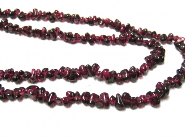Granat kl. polierte Tropfen oben gebohrt 5x2mm