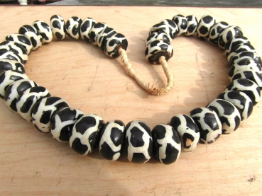 Strang Bone Beads Giraffenmuster, ca. 24x14mm