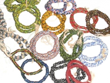 Krobo Beads Pulverglasperlen 10 Stränge im mix