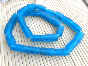 Recyclingglasperlen Tubes leuchtblau