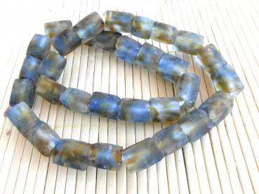 Recyclingglasperlen-Tubes_3753-blau-braun-kristall