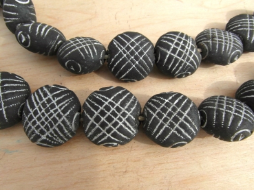 Terracotta Clay Beads schwarz flach rund Streifenmuster 28x15mm, 5 Stück