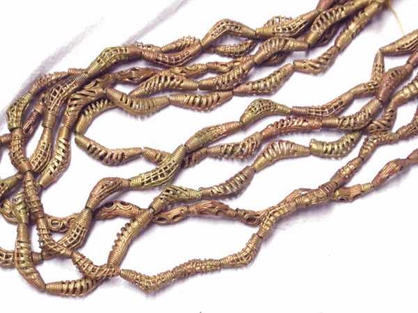 Ashanti-Bronze_2646-ellbow-small