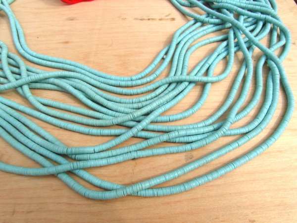 Bakelit Scheiben 4mm helltürkis, Strang ca. 80 cm