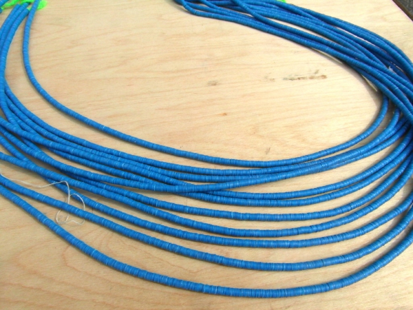 Bakelit Scheiben 4mm mittelblau, Strang ca. 80 cm
