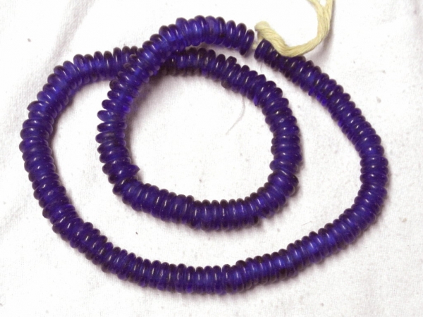Recyclingglasperlen-Scheiben_2565-cobalt