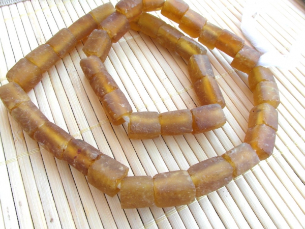 Recyclingglasperlen-Tubes_3743-amber