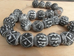 Terracotta Clay Beads schwarz rund 24-25mm, 5 Stück